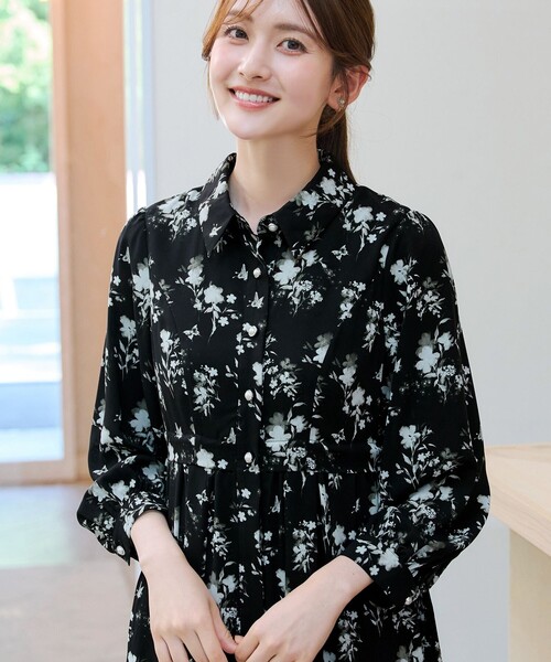 Tiaclasse（ティアクラッセ）の「【大きいサイズ】【安めぐみさん着用・2way】花柄リボンタイシャツワンピース（ワンピース・レディース・ブラック/ブルー/ベージュ/オフホワイト・XL/XXL）」の21枚目の写真
