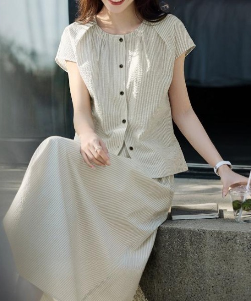 FAVORITO(ファヴォリート)の「シャツトップススカートセットアップ(セットアップ・レディース・ベージュ・S/M/L)」の6枚目の写真