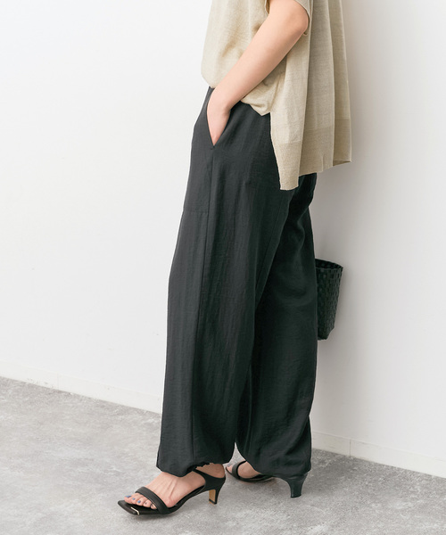 Spick & Span（スピックアンドスパン）の「《WEB限定 / 追加2》ドレープツイルイージーファティーグパンツ（その他パンツ・レディース・ベージュ/ブラック・38/36）」の7枚目の写真