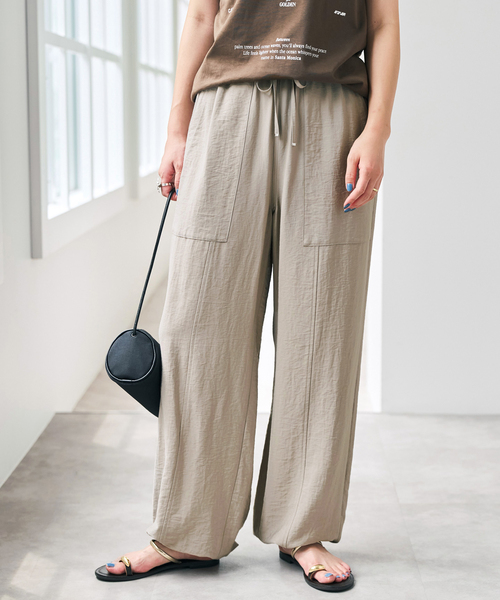 Spick & Span（スピックアンドスパン）の「《WEB限定 / 追加2》ドレープツイルイージーファティーグパンツ（その他パンツ・レディース・ベージュ/ブラック・38/36）」の11枚目の写真