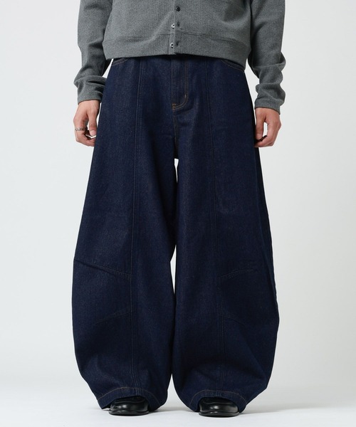 RAGEBLUE(レイジブルー)の「MOTIF EMBROIDERED BAGGY CURVED DENIM PANTS / モチーフ刺繍バギーカーブデニムパンツ(デニムパンツ・メンズ・ネイビー/ブラック・LARGE/MEDIUM)」の7枚目の写真