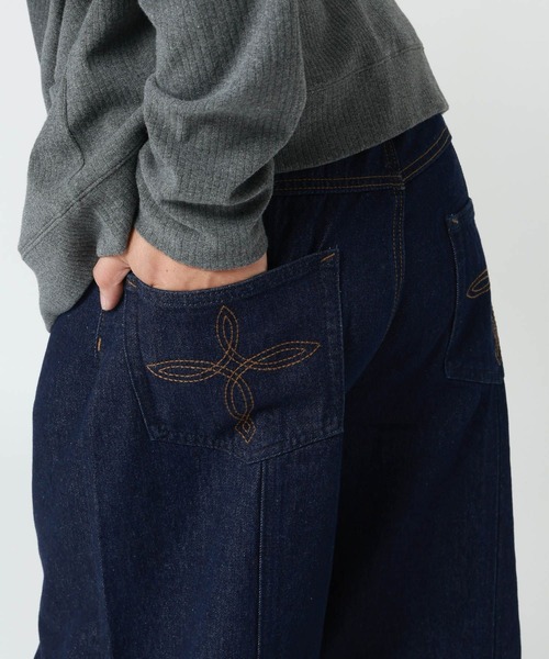 RAGEBLUE(レイジブルー)の「MOTIF EMBROIDERED BAGGY CURVED DENIM PANTS / モチーフ刺繍バギーカーブデニムパンツ(デニムパンツ・メンズ・ネイビー/ブラック・LARGE/MEDIUM)」の13枚目の写真