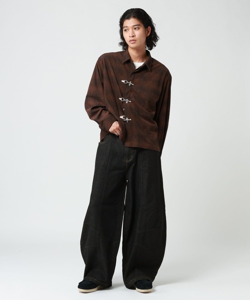 RAGEBLUE(レイジブルー)の「MOTIF EMBROIDERED BAGGY CURVED DENIM PANTS / モチーフ刺繍バギーカーブデニムパンツ(デニムパンツ・メンズ・ネイビー/ブラック・LARGE/MEDIUM)」の15枚目の写真