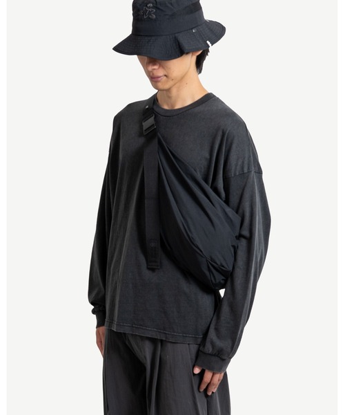 yorozu(ヨロズ)の「yorozu MIKAZUKI TASUKI SHOULDER-CL (111YZ337)(ショルダーバッグ・メンズ・ブラック・FREE)」の1枚目の写真