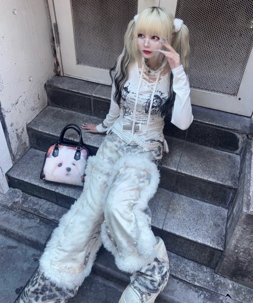 Never mind the XU / Chikashitsu+(ネバーマインド ザ エックスユー / チカシツプラス)の「【BABY09】v-neck ribbon shirring tops / 【ベイビーナイン】Vネックリボンシャーリング長袖Tシャツ(Tシャツ/カットソー・レディース・ホワイト・S)」の14枚目の写真
