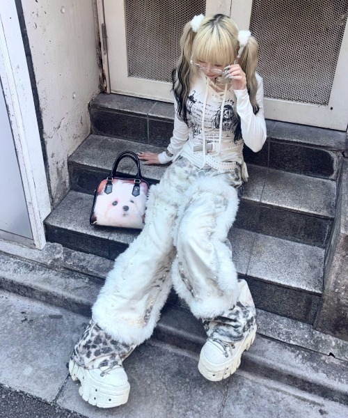 Never mind the XU / Chikashitsu+(ネバーマインド ザ エックスユー / チカシツプラス)の「【BABY09】v-neck ribbon shirring tops / 【ベイビーナイン】Vネックリボンシャーリング長袖Tシャツ(Tシャツ/カットソー・レディース・ホワイト・S)」の13枚目の写真