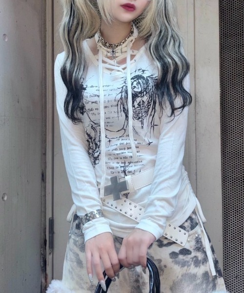 Never mind the XU / Chikashitsu+(ネバーマインド ザ エックスユー / チカシツプラス)の「【BABY09】v-neck ribbon shirring tops / 【ベイビーナイン】Vネックリボンシャーリング長袖Tシャツ(Tシャツ/カットソー・レディース・ホワイト・S)」の16枚目の写真