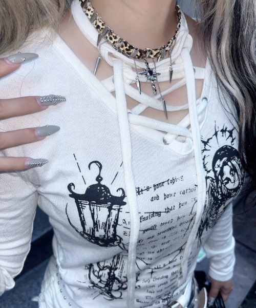 Never mind the XU / Chikashitsu+(ネバーマインド ザ エックスユー / チカシツプラス)の「【BABY09】v-neck ribbon shirring tops / 【ベイビーナイン】Vネックリボンシャーリング長袖Tシャツ(Tシャツ/カットソー・レディース・ホワイト・S)」の7枚目の写真