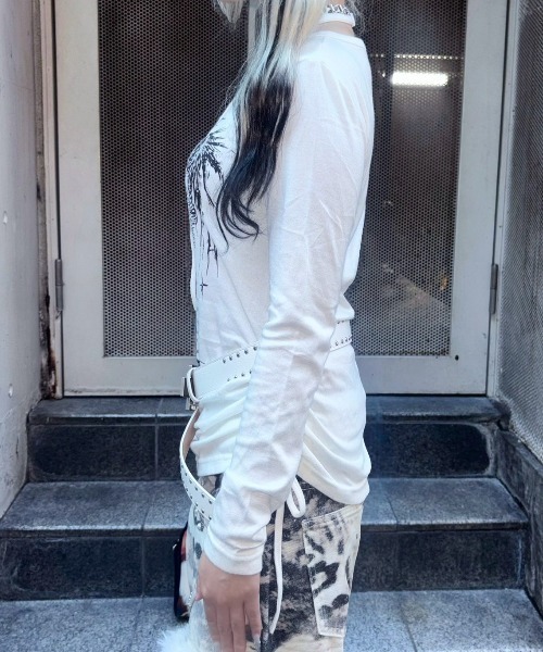 Never mind the XU / Chikashitsu+(ネバーマインド ザ エックスユー / チカシツプラス)の「【BABY09】v-neck ribbon shirring tops / 【ベイビーナイン】Vネックリボンシャーリング長袖Tシャツ(Tシャツ/カットソー・レディース・ホワイト・S)」の9枚目の写真