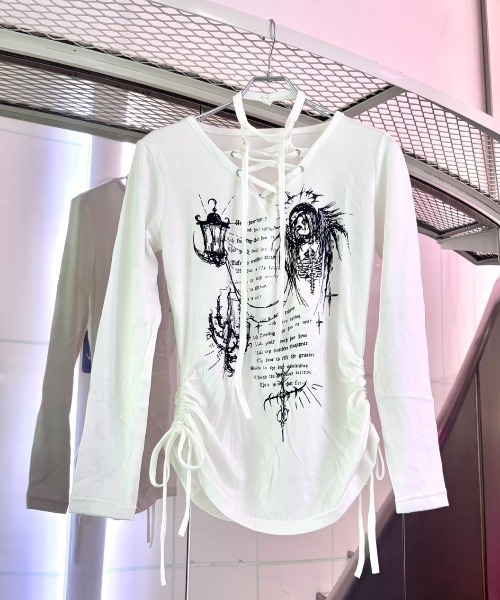 Never mind the XU / Chikashitsu+(ネバーマインド ザ エックスユー / チカシツプラス)の「【BABY09】v-neck ribbon shirring tops / 【ベイビーナイン】Vネックリボンシャーリング長袖Tシャツ(Tシャツ/カットソー・レディース・ホワイト・S)」の6枚目の写真