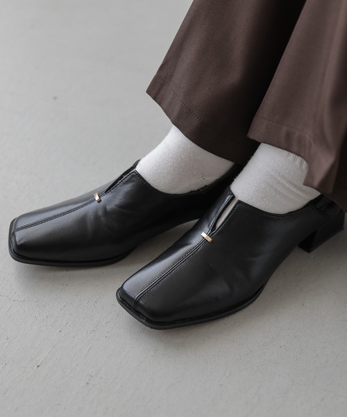 AMELY(エミリー)の「Vカットスクエアトゥシューズ/ローヒール/パンプス(パンプス・レディース・ブラック/ブラウン・40/39/38/37/36/35)」の4枚目の写真