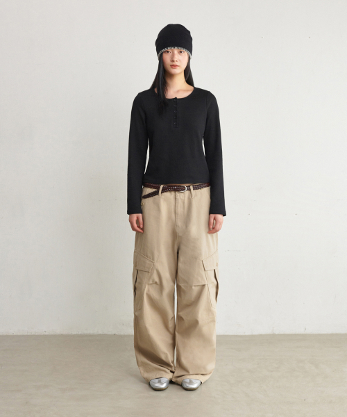 GLW（ジーエルダブリュ）の「[w] ステディワッフルスリムヘンリーネックTシャツブラック（Tシャツ/カットソー・レディース・その他・FREE）」の3枚目の写真