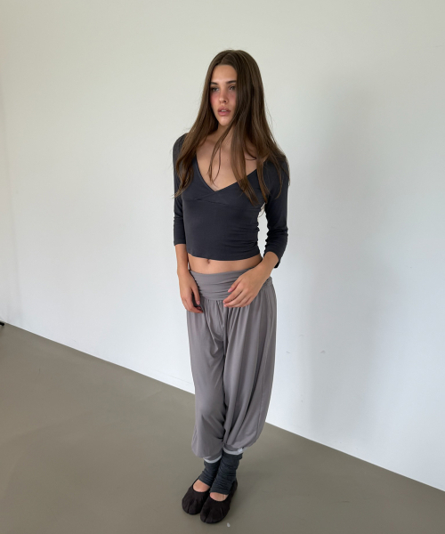 ASURA(アスラ)の「3/4 SLEEVES WRAP T (CHARCOAL)(Tシャツ/カットソー・レディース・その他・OS)」の2枚目の写真