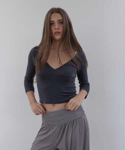 ASURA(アスラ)の「3/4 SLEEVES WRAP T (CHARCOAL)(Tシャツ/カットソー・レディース・その他・OS)」の4枚目の写真