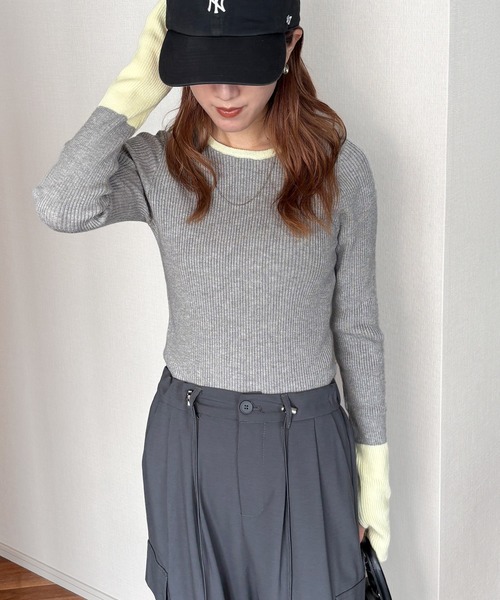 ISOOK(アイスー)の「【ISOOK / アイスー】配色リンガーリブニット / バイカラー リンガーニット リブニット 指穴 サムホール フィンガーホール ロングスリーブ 長袖 ZOZOTOWN限定(Tシャツ/カットソー・レディース・ブラウン/グレー・FREE)」の7枚目の写真