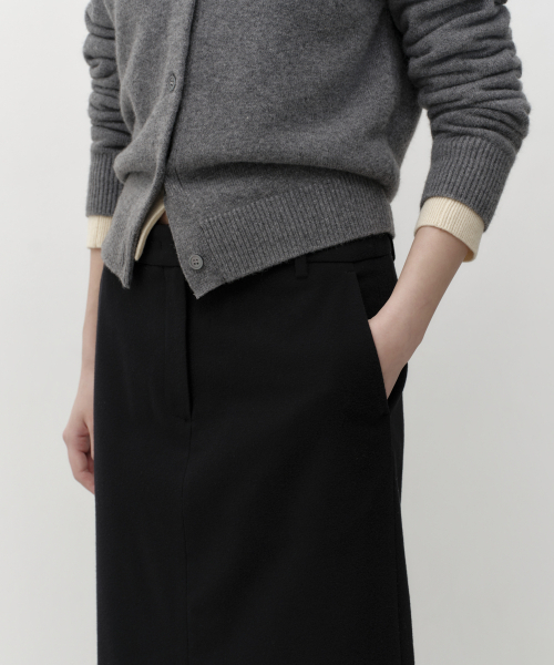 MUSINSA STANDARD WOMAN（ムシンサスタンダードウーマン）の「ウィメンズブラシストレートマキシスカート[ブラック]（スカート・レディース・その他・MEDIUM/LARGE/SMALL/X-SMALL）」の4枚目の写真