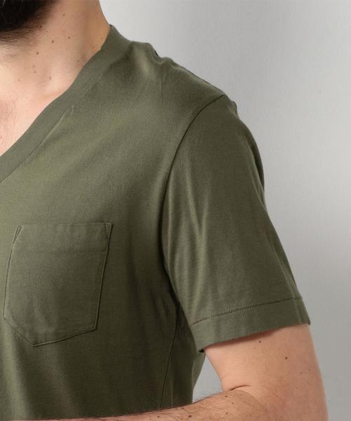 UNITED ARROWS（ユナイテッドアローズ）の「UA ECSP コットン Vネック カットソー◆（Tシャツ/カットソー・メンズ・オリーブ・LARGE/X-SMALL/X-LARGE/MEDIUM/SMALL）」の7枚目の写真