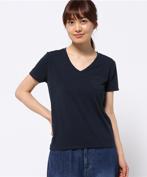 koe(コエ)の「VネックポケットTシャツ(Tシャツ/カットソー・レディース・ダークグリーン/ブラウン/ライトグレー/ピンク/ネイビー・S/M/L)」の4枚目の写真