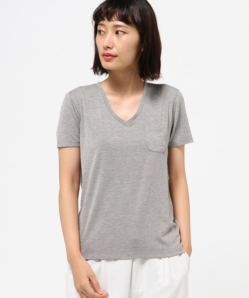 koe(コエ)の「VネックポケットTシャツ(Tシャツ/カットソー・レディース・ダークグリーン/ブラウン/ライトグレー/ピンク/ネイビー・S/M/L)」の2枚目の写真