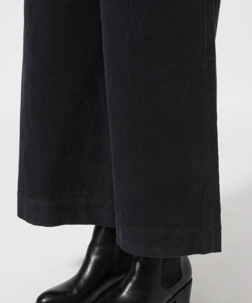 GLOBAL WORK（グローバルワーク）の「コーデュロイワイドパンツ/741507（その他パンツ・レディース・ダークブラウン/ホワイト/ネイビー・MEDIUM/LARGE）」の7枚目の写真