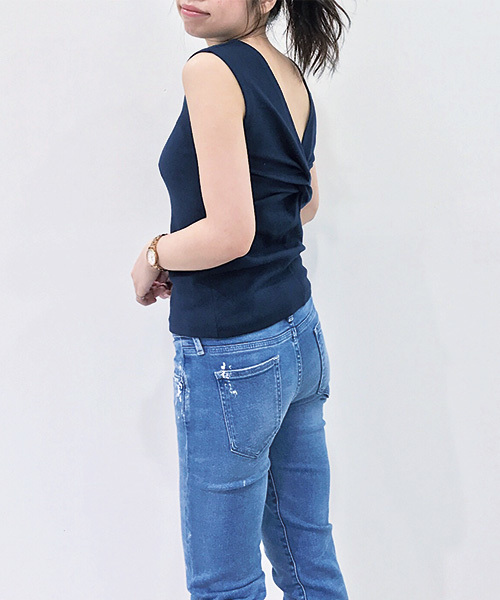 FEMIND TOKYO(フェマイントウキョウ)の「ツイストトップス(Tシャツ/カットソー・レディース・グレー/ネイビー/ホワイト・FREE)」の3枚目の写真