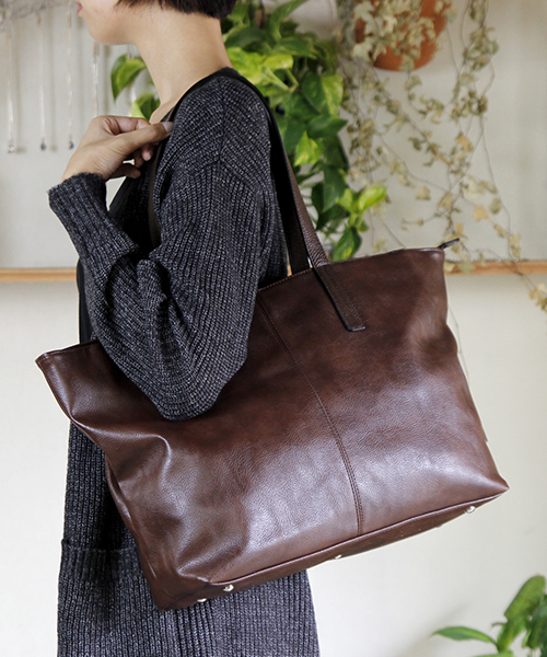 Un coeur（アンクール）の「【UCR/ユーシーアール】COLORS トート 311285（トートバッグ・レディース・ネイビー/グレー/ブラック/ブラウン/カーキ/キャメル・FREE）」の14枚目の写真