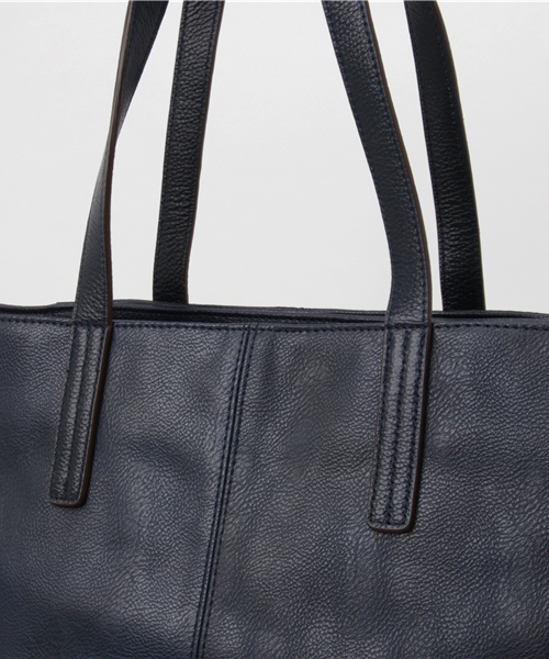 Un coeur（アンクール）の「【UCR/ユーシーアール】COLORS トート 311285（トートバッグ・レディース・ネイビー/グレー/ブラック/ブラウン/カーキ/キャメル・FREE）」の8枚目の写真