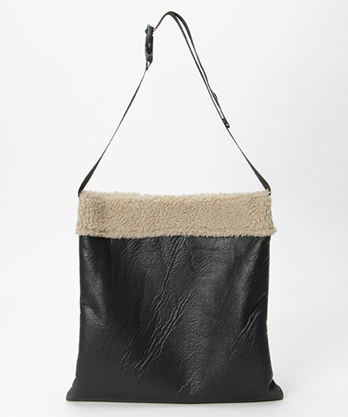 LBC（エルビーシー）の「ティビカルショルダー（ショルダーバッグ・レディース・ダークグリーン/ブラック・ONE SIZE）」の10枚目の写真