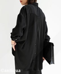 バックボタンとろみシャツ