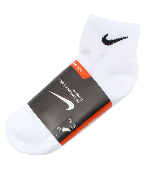 NIKE(ナイキ)の「ナイキ 3足セット コットン ソックス NIKE 3P COTTON SOCKS QUARTER(ソックス/靴下・レディース・ブラック/ホワイト/マルチ・24cm)」の1枚目の写真