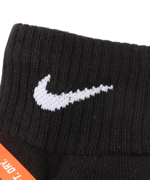 NIKE(ナイキ)の「ナイキ 3足セット コットン ソックス NIKE 3P COTTON SOCKS QUARTER(ソックス/靴下・レディース・ブラック/ホワイト/マルチ・24cm)」の4枚目の写真