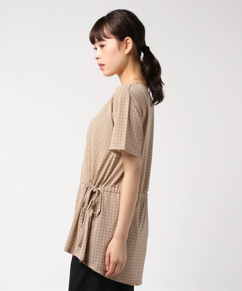 A/C DESIGN BY ALPHA CUBIC（エーシーデザインバイアルファキュービック）の「ウエストギャザーチュニック（Tシャツ/カットソー・レディース・ブラック/ベージュ/オフホワイト・M size/L size）」の4枚目の写真