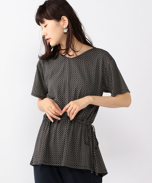 A/C DESIGN BY ALPHA CUBIC（エーシーデザインバイアルファキュービック）の「ウエストギャザーチュニック（Tシャツ/カットソー・レディース・ブラック/ベージュ/オフホワイト・M size/L size）」の2枚目の写真