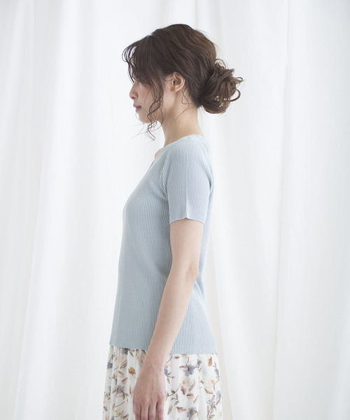 Jewelobe(ジュエローブ)の「Vネット半袖TOPS(Tシャツ/カットソー・レディース・ブラック/オフホワイト/ピンク/イエロー/ブルー/グリーン・FREE)」の7枚目の写真