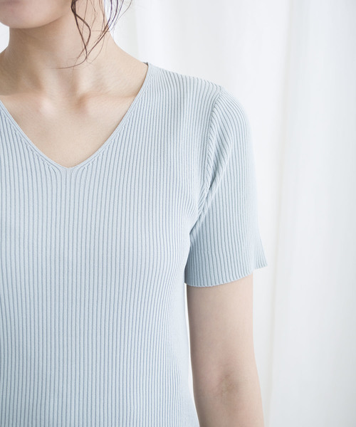 Jewelobe(ジュエローブ)の「Vネット半袖TOPS(Tシャツ/カットソー・レディース・ブラック/オフホワイト/ピンク/イエロー/ブルー/グリーン・FREE)」の10枚目の写真