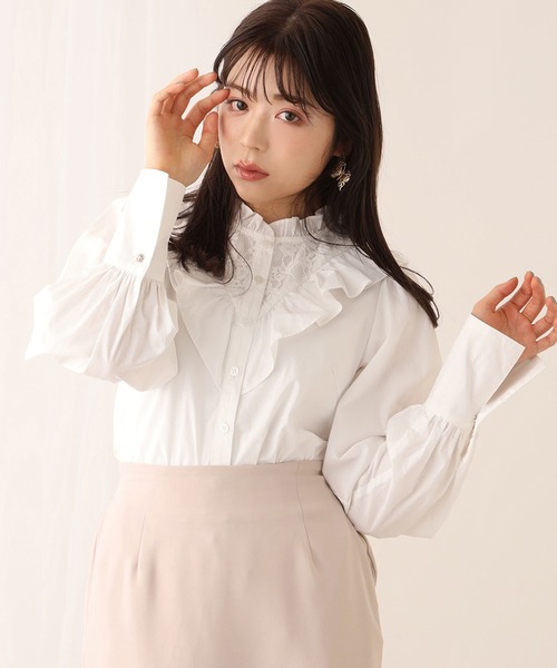one after another NICE CLAUP（ワンアフターアナザーナイスクラップ）の「フリルレースブラウス（シャツ/ブラウス・レディース・オフホワイト/ベージュ/カーキ・FREE）」の2枚目の写真