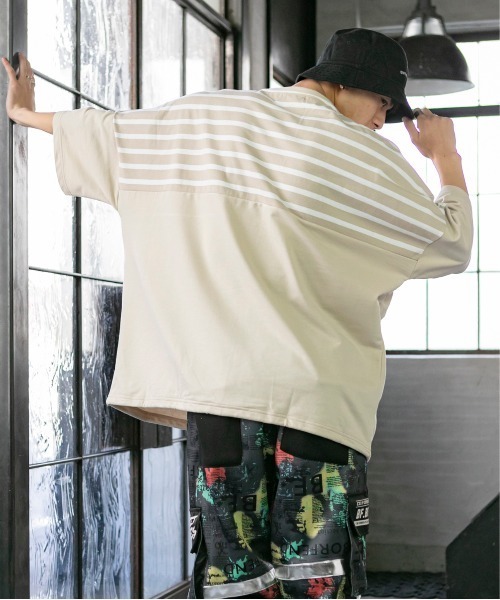 Beno(ビーノ)の「ミニ裏毛 / ハイブリッド ボーダー オーバーサイズ スピンドル ビッグTシャツ(Tシャツ/カットソー・メンズ・オフホワイト/ベージュ/ブラック・FREE)」の9枚目の写真