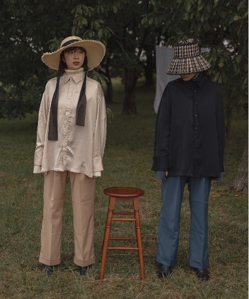 akuR(アクル)の「【akuR/020AW】ハイウエストフロントタックスラックス(その他パンツ・レディース・ベージュ/ブラック/ブルー・M/S)」の5枚目の写真