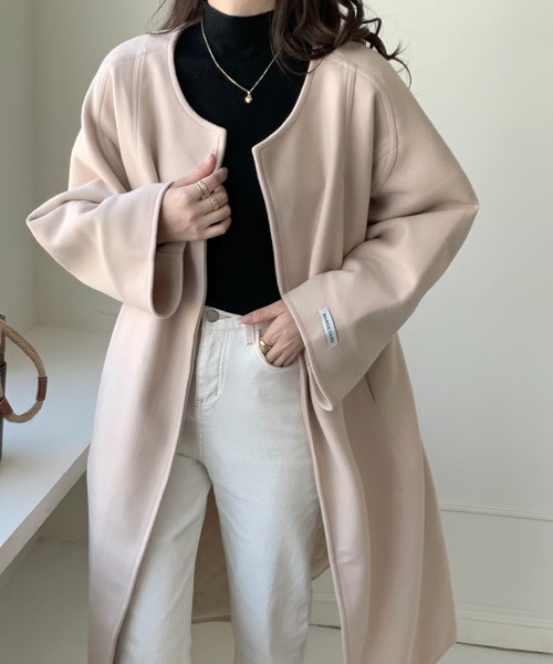 emi+（エミプラス）の「ボリュームノーカラーロングコート（ノーカラーコート・レディース・ブラック/カーキ/グリーン/キャメル/ブラウン/ベージュ/ネイビー/チャコールグレー/ブルーグレー/マスタード/ダークパープル・FREE）」の21枚目の写真