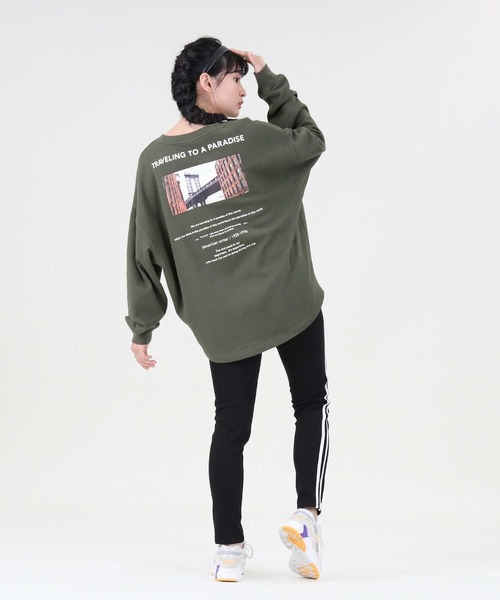 RAG MACHINE（ラグマシーン）の「【RAG MACHINE】フォトプリントスウェット（スウェット・レディース・ブラック/ホワイト/オリーブ・M/L）」の21枚目の写真