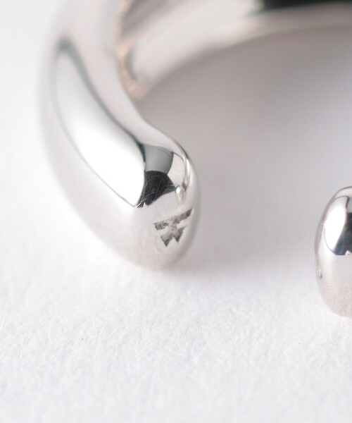TOM WOOD（トムウッド）の「＜TOM WOOD（トムウッド）＞ EAR CUFF THICK S/イヤーカフ □□（イヤーカフ・メンズ・シルバー・MEDIUM）」の4枚目の写真