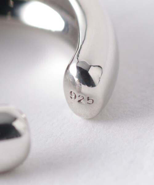 TOM WOOD（トムウッド）の「＜TOM WOOD（トムウッド）＞ EAR CUFF THICK S/イヤーカフ □□（イヤーカフ・メンズ・シルバー・MEDIUM）」の5枚目の写真