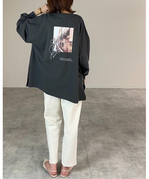 She's Closet(シーズクローゼット)の「バックフォトロングTシャツ(Tシャツ/カットソー・レディース・オフホワイト/オリーブ/スミクロ・FREE)」の12枚目の写真