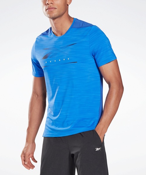 Reebok(リーボック)の「アクティブチル ムーブ Tシャツ / Activchill Move T-Shirt(Tシャツ/カットソー・メンズ・ブルー/ライトグリーン・SMALL/MEDIUM/LARGE/X-LARGE/XX-LARGE/X-SMALL)」の2枚目の写真