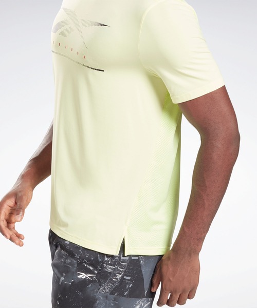 Reebok(リーボック)の「アクティブチル ムーブ Tシャツ / Activchill Move T-Shirt(Tシャツ/カットソー・メンズ・ブルー/ライトグリーン・SMALL/MEDIUM/LARGE/X-LARGE/XX-LARGE/X-SMALL)」の5枚目の写真