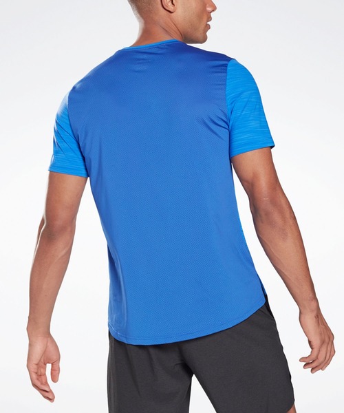 Reebok(リーボック)の「アクティブチル ムーブ Tシャツ / Activchill Move T-Shirt(Tシャツ/カットソー・メンズ・ブルー/ライトグリーン・SMALL/MEDIUM/LARGE/X-LARGE/XX-LARGE/X-SMALL)」の6枚目の写真