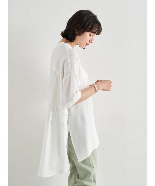 earth music&ecology（アースミュージックアンドエコロジー）の「バックティアードチュニック(半袖) ＊（シャツ/ブラウス・レディース・ブラック/オフホワイト/サックスブルー/ラベンダー・FREE）」の10枚目の写真