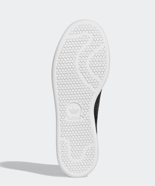 adidas（アディダス）の「スタンスミス [STAN SMITH] アディダスオリジナルス（スニーカー・メンズ・ホワイト×ブラック/ブラック×ホワイト・28.5cm/28.0cm/25.5cm/26.0cm/22.0cm/22.5cm/24.5cm/24.0cm/27.0cm/23.5cm/26.5cm/25.0cm/29.0cm/27.5cm/23.0cm）」の6枚目の写真