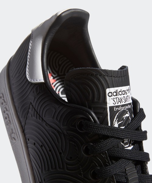 adidas（アディダス）の「スタンスミス [STAN SMITH] アディダスオリジナルス（スニーカー・メンズ・ホワイト×ブラック/ブラック×ホワイト・28.5cm/28.0cm/25.5cm/26.0cm/22.0cm/22.5cm/24.5cm/24.0cm/27.0cm/23.5cm/26.5cm/25.0cm/29.0cm/27.5cm/23.0cm）」の7枚目の写真