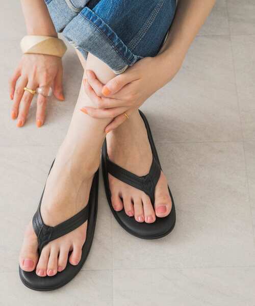 ISLAND SLIPPER（アイランドスリッパ）の「『別注』ISLAND SLIPPER×URBAN RESEARCH　ナロートング（サンダル・レディース・ホワイト/ブラック・6/5）」の2枚目の写真